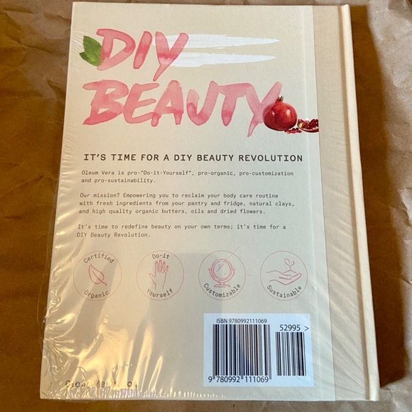 UNOPENED Oleum Vera DIY Organic Beauty: 50 recipes to clean up your beauty routi - Picture 2 of 2
